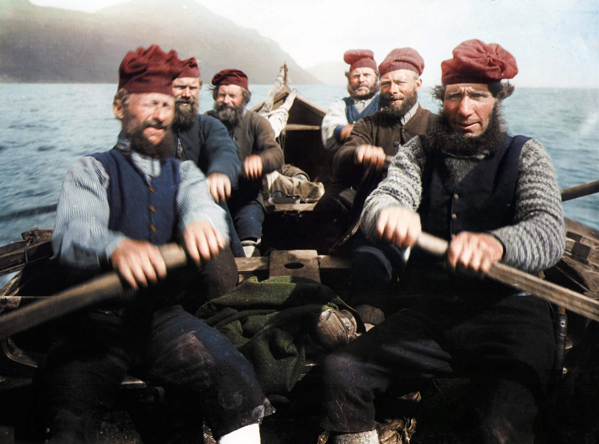 Färöiska fiskare på en båt, utan ram.